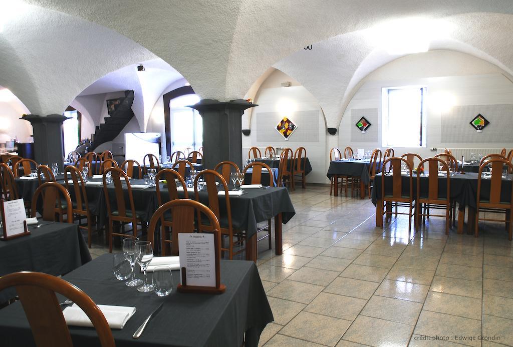 Les Hirondelles Hotell Orcines Exteriör bild