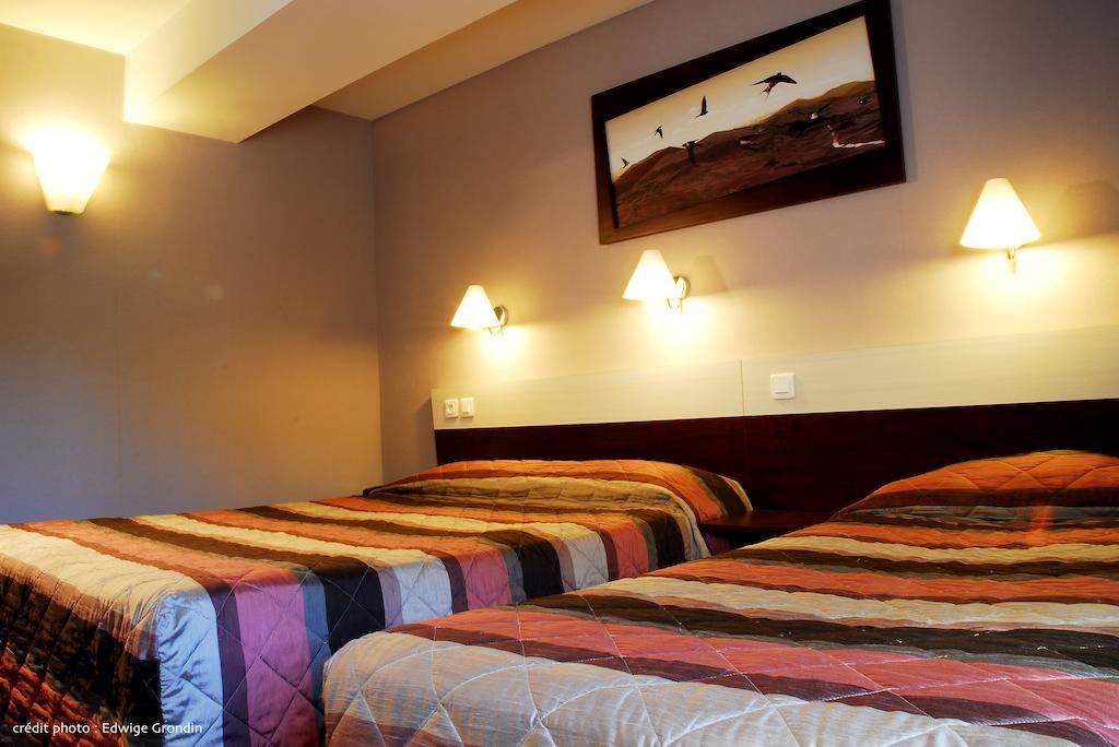 Les Hirondelles Hotell Orcines Rum bild