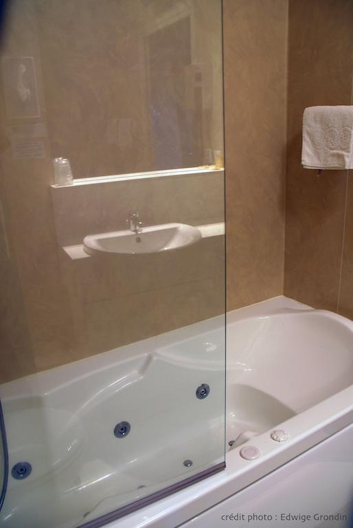 Les Hirondelles Hotell Orcines Rum bild