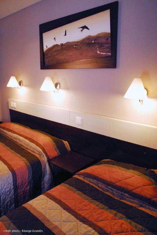 Les Hirondelles Hotell Orcines Rum bild