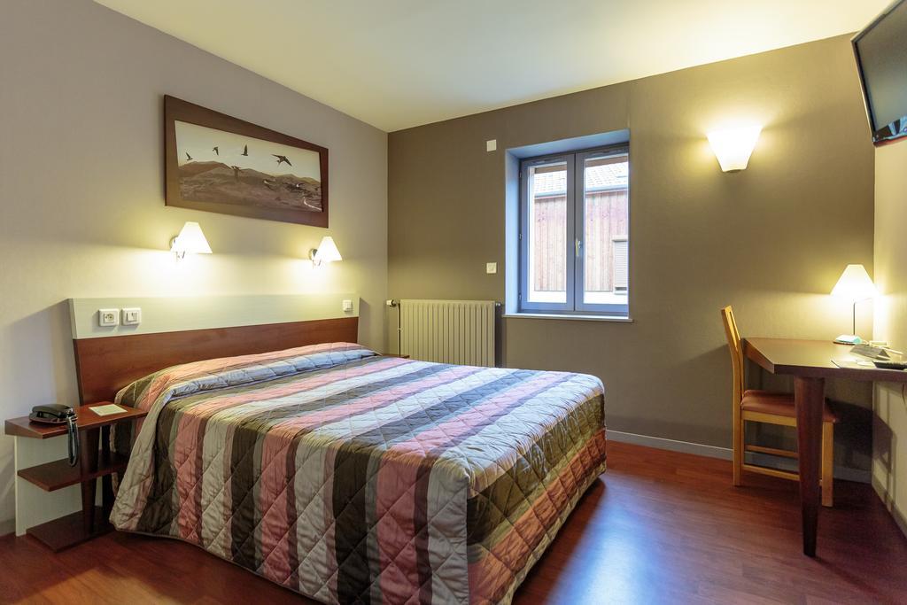 Les Hirondelles Hotell Orcines Exteriör bild