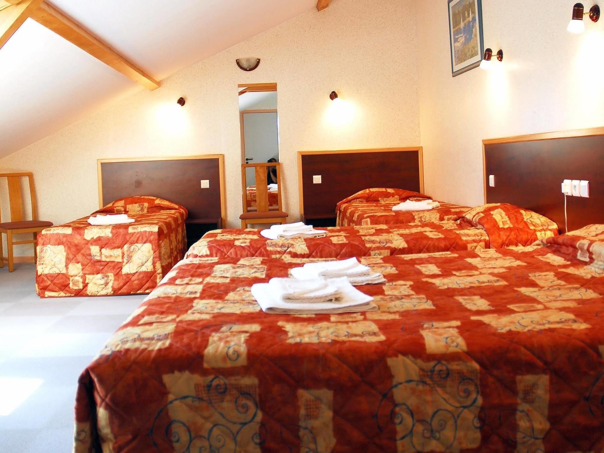 Les Hirondelles Hotell Orcines Exteriör bild