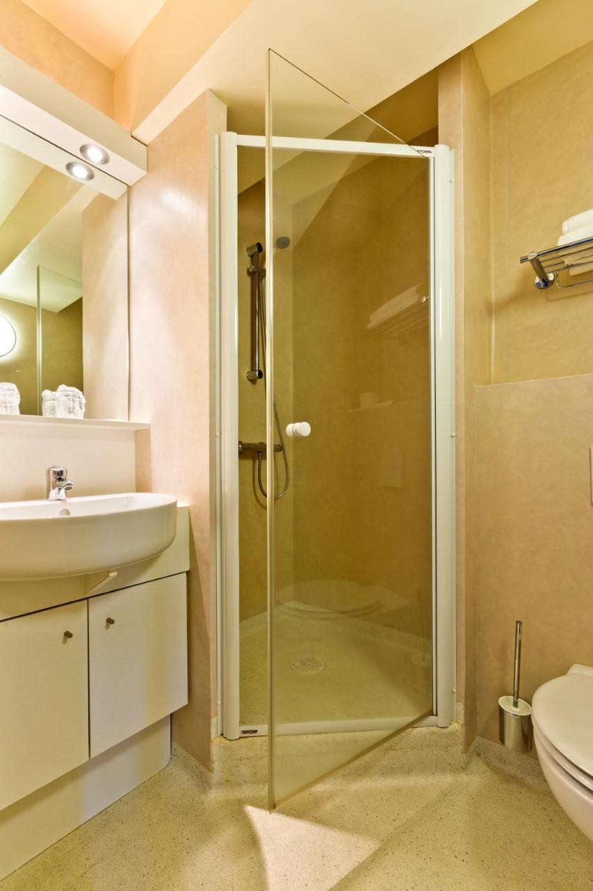 Les Hirondelles Hotell Orcines Exteriör bild