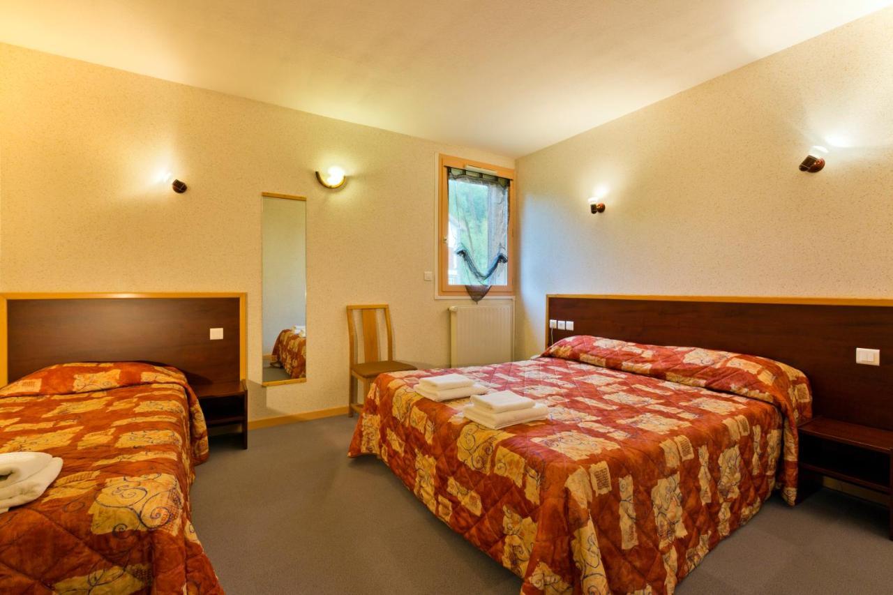 Les Hirondelles Hotell Orcines Exteriör bild