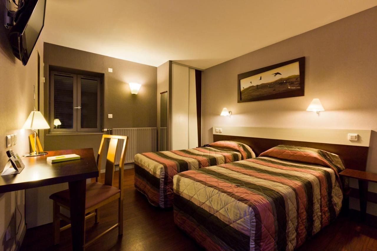Les Hirondelles Hotell Orcines Exteriör bild